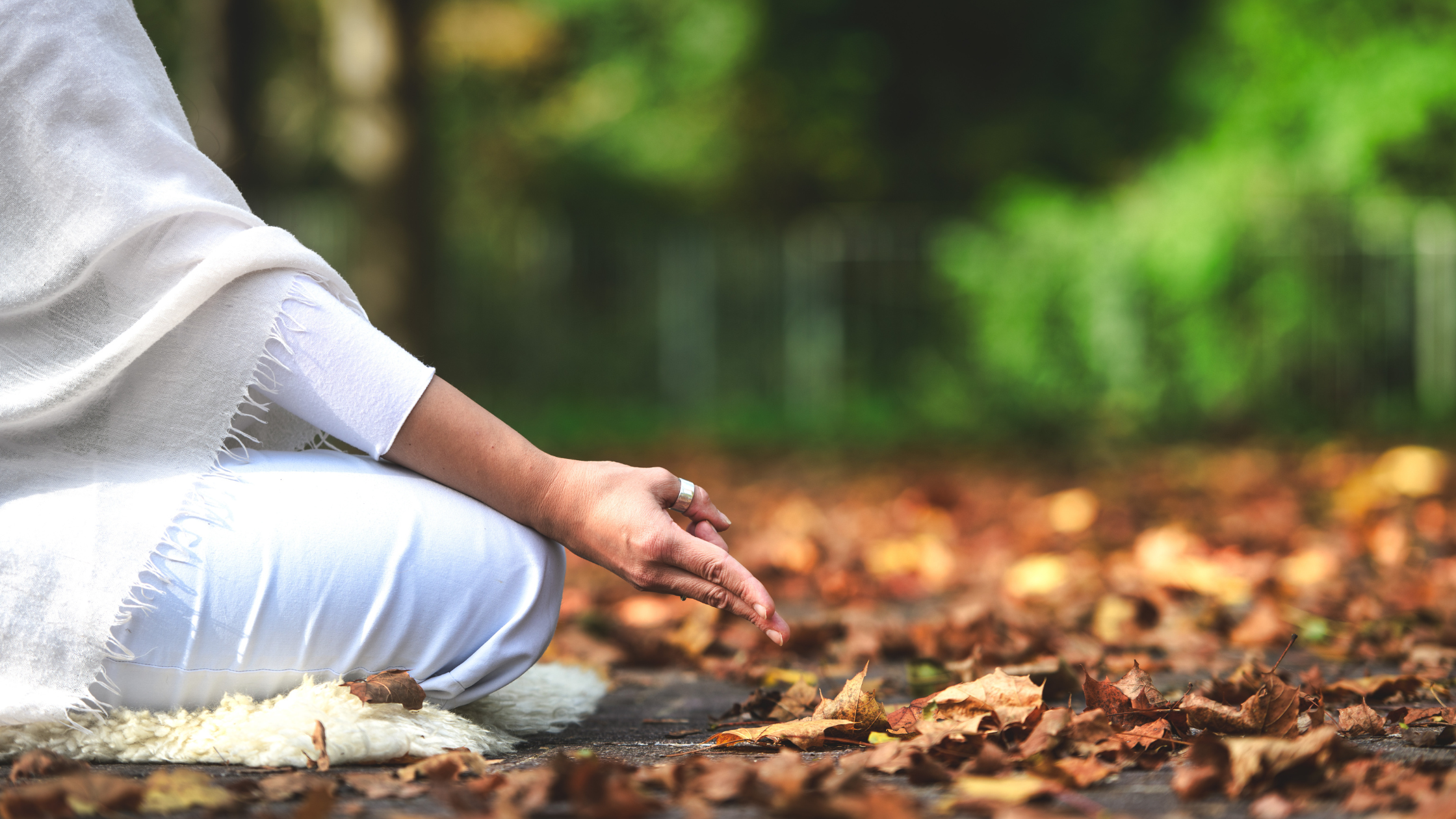 Une femme qui médite